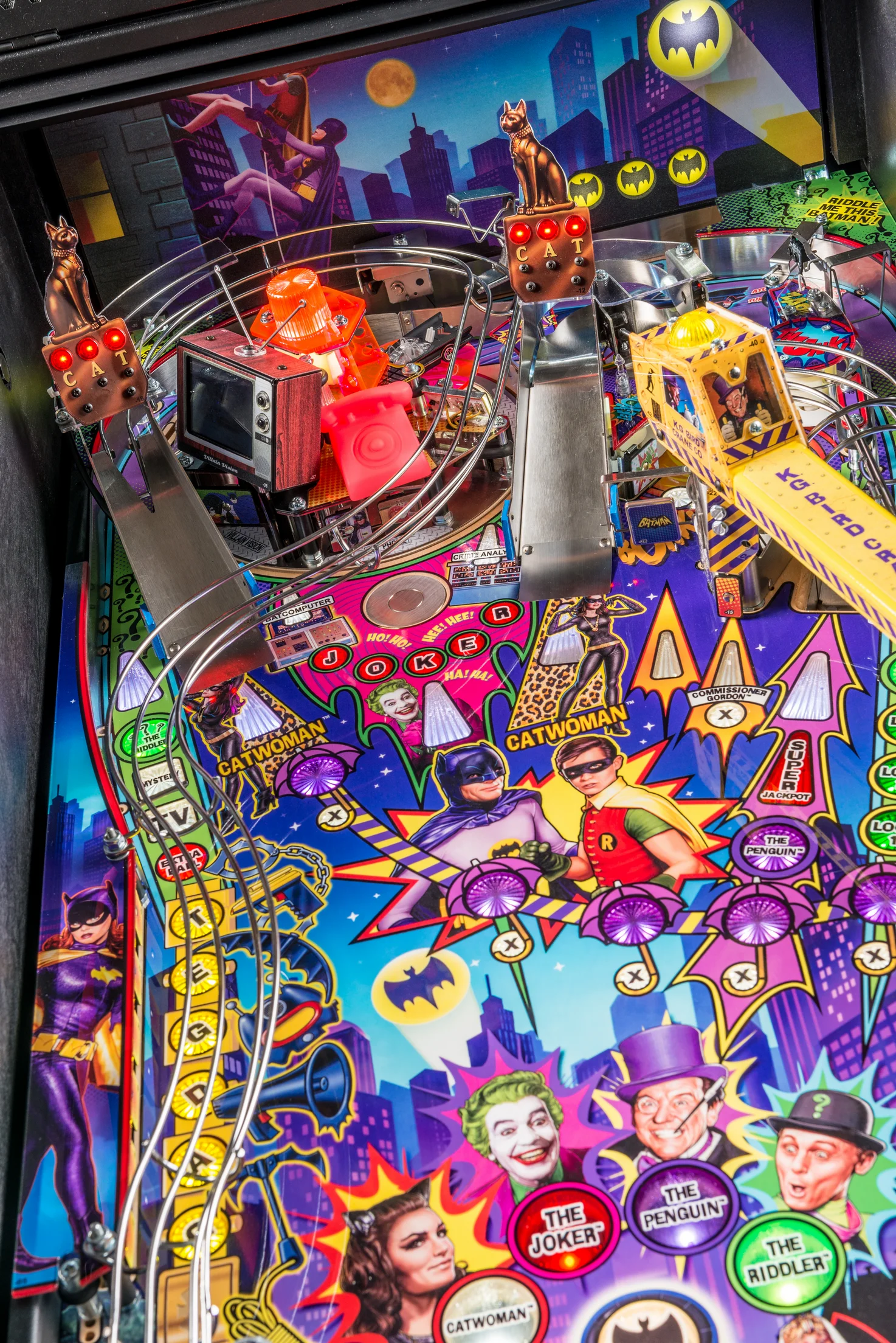 Batman 66 Pinball Machine by Stern Pinball - Image 3
