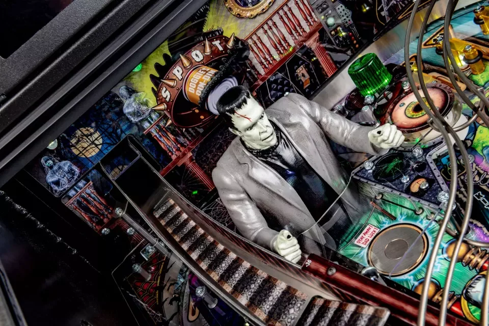 Munsters Pinball Machine Pro Edition