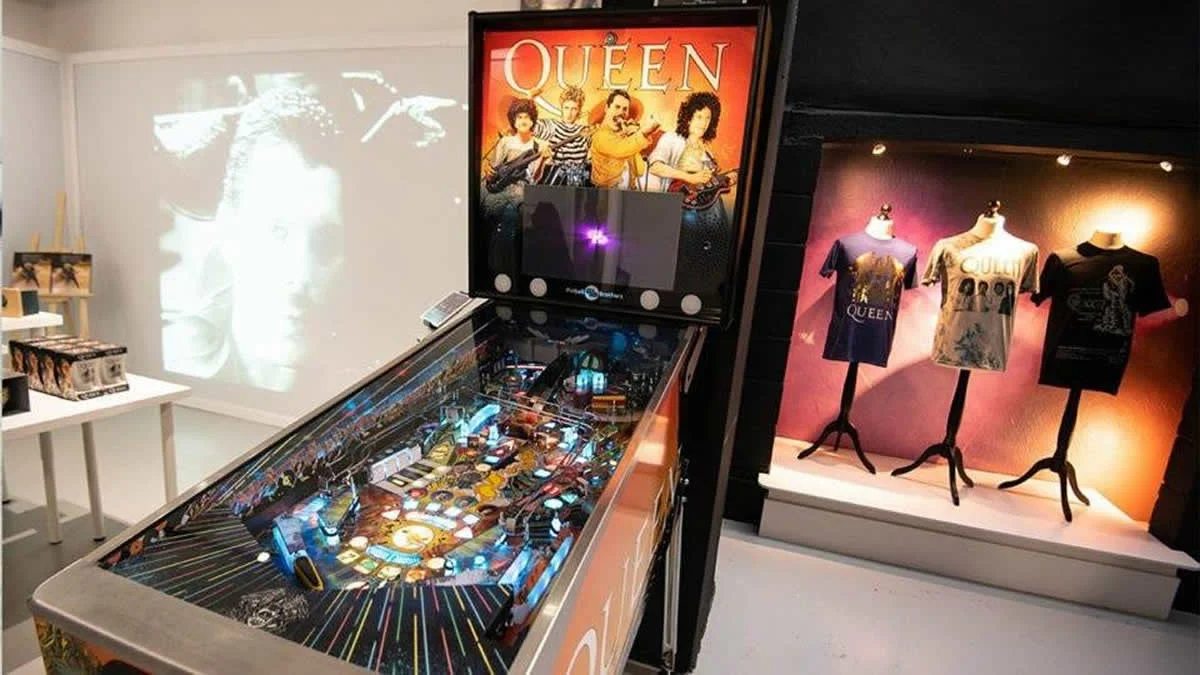 Queen Pinball