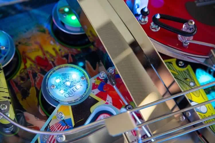 Queen Live in Concert Pinball Machine (3)