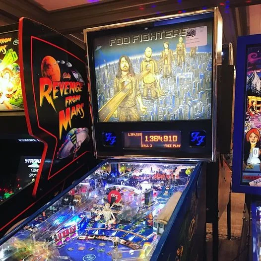 Foo Fighters Pinball Machine - Re-Branded Stern Rolling Stones Foo Fighters Pinball Machine - Re-Branded Stern Rolling Stones