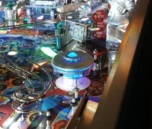 Art-of-pinball-godzilla-ufo